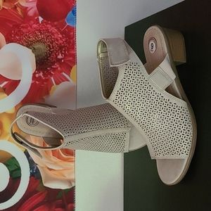 Wonder Nation Sandals - NWOT